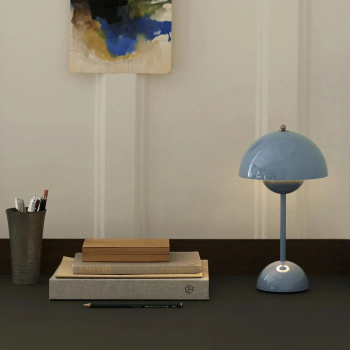 NINA - Retro Table Lamp