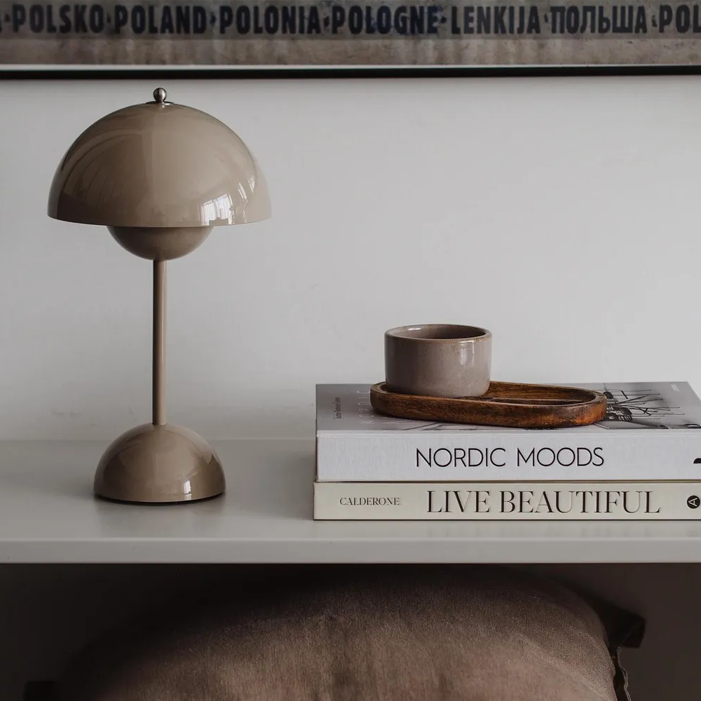 NINA - Retro Table Lamp
