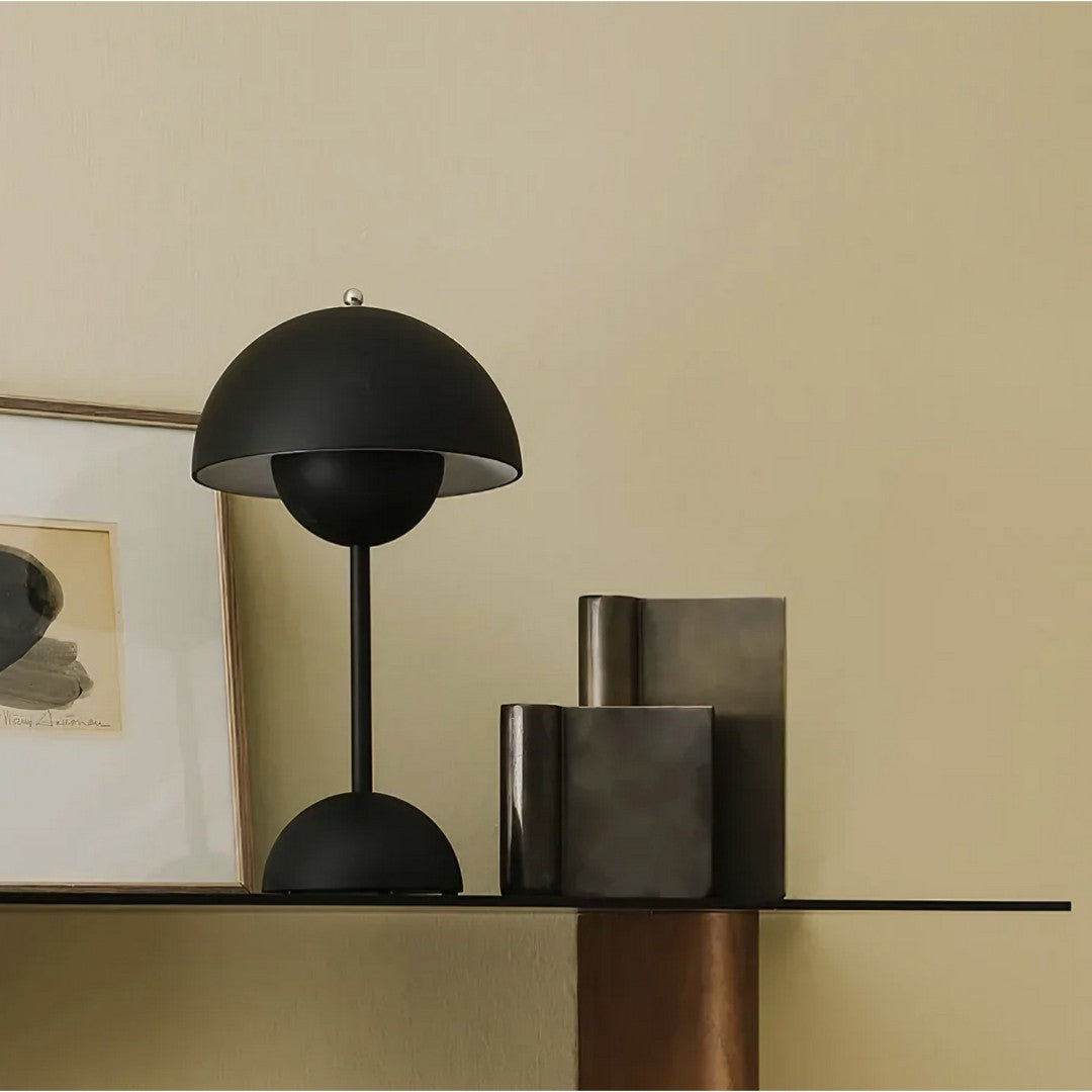 NINA - Retro Table Lamp