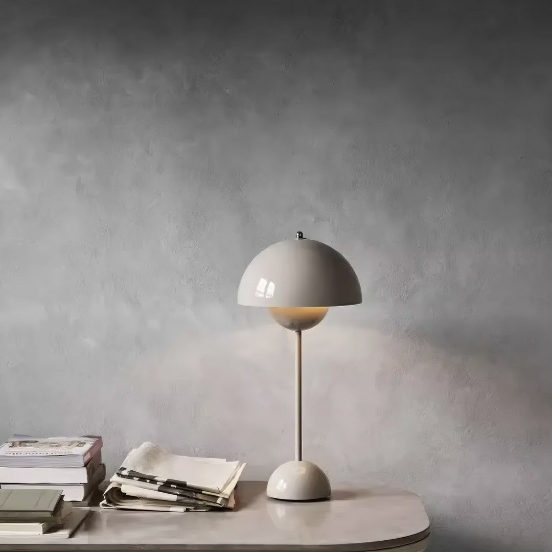 NINA - Retro Table Lamp
