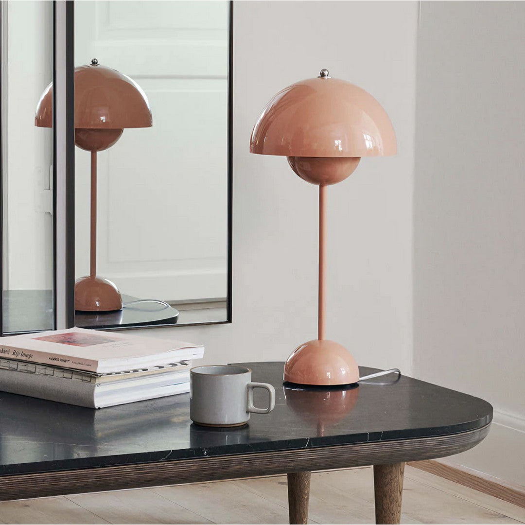NINA - Retro Table Lamp
